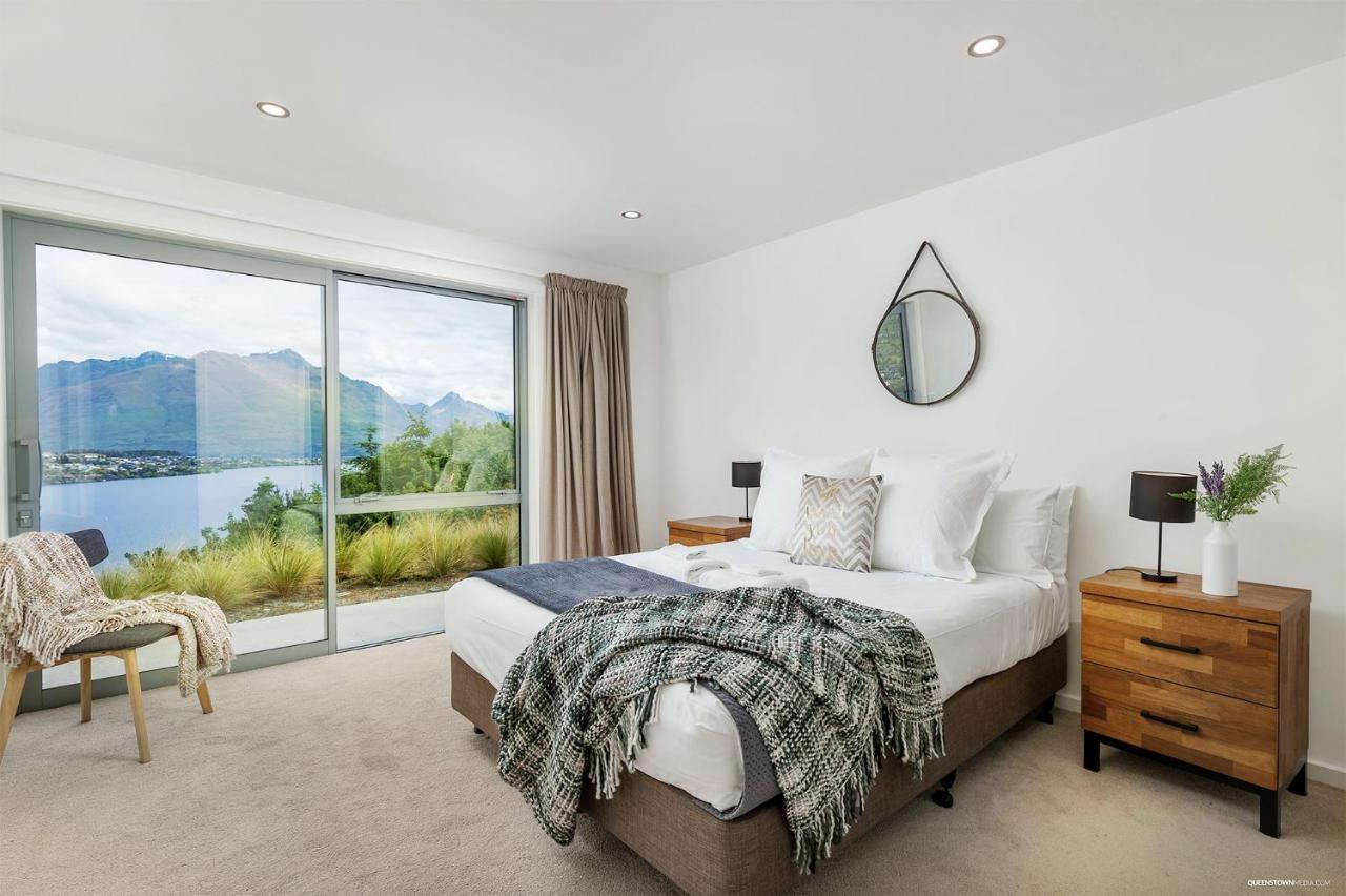 Apartamento Executive Living In Bluewater Queenstown Exterior foto